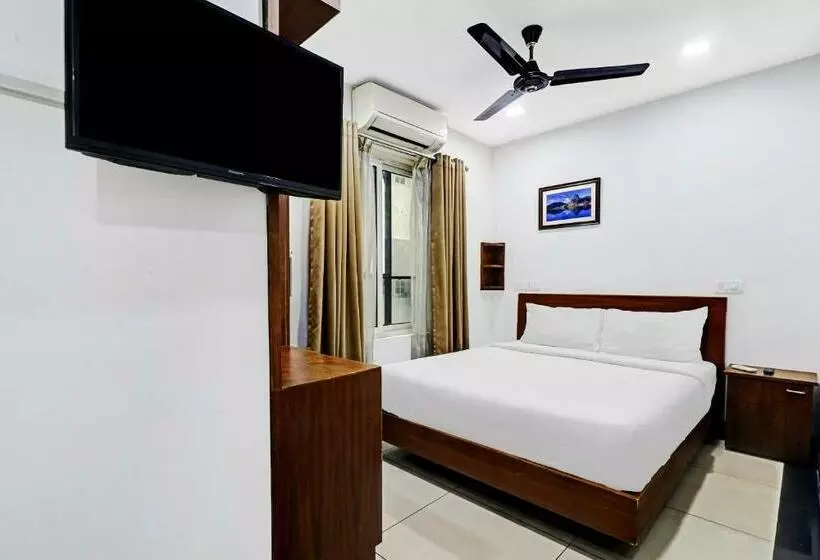 ホテル Oyo Townhouse 595 Majestic Inn