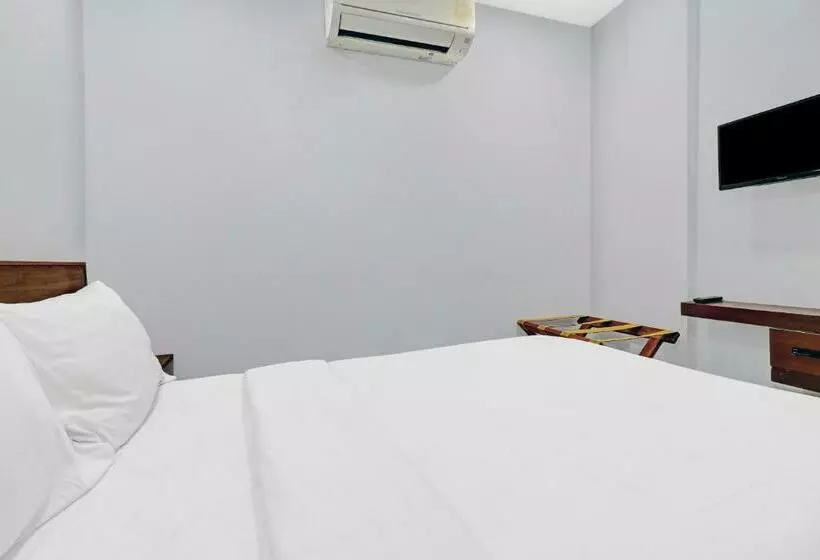 ホテル Oyo Townhouse 595 Majestic Inn