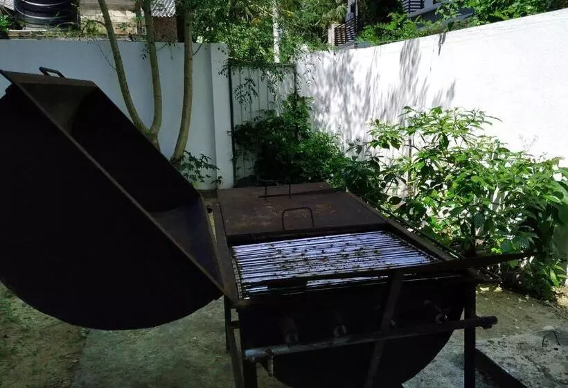 پانسیون Villa Free Way