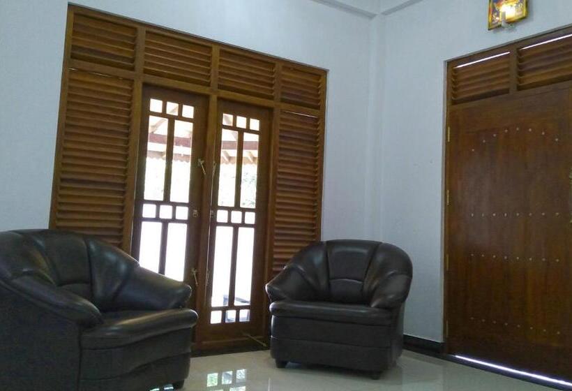 פנסיון Villa Free Way