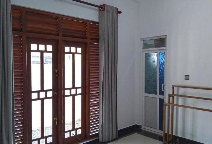 פנסיון Villa Free Way