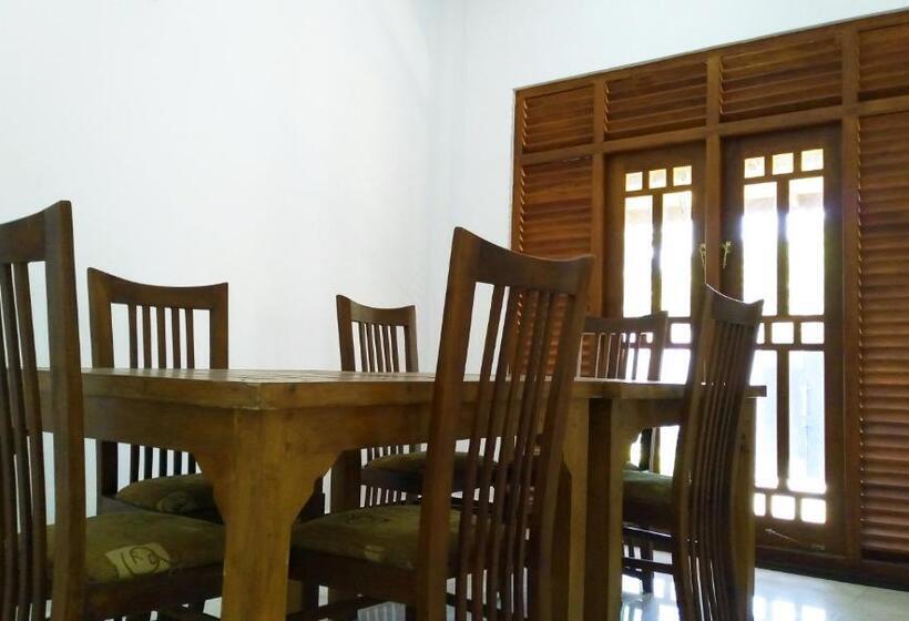 פנסיון Villa Free Way