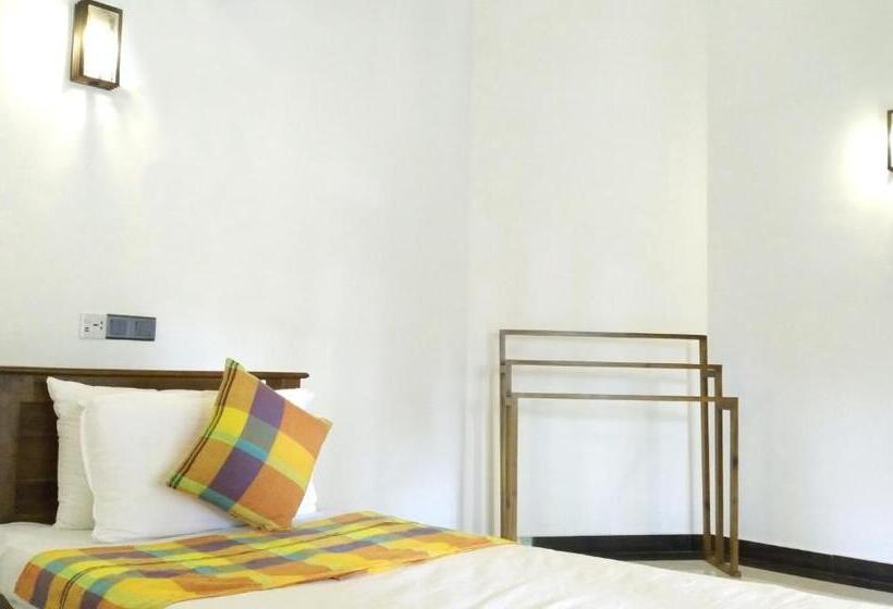 פנסיון Villa Free Way