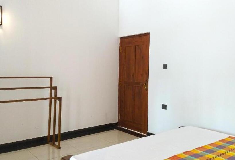 פנסיון Villa Free Way