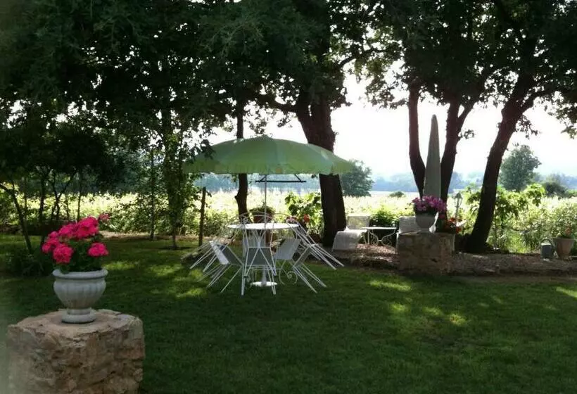 ベッドアンドブレックファースト Chambre D Hôte Couguiolet   Avec Piscine