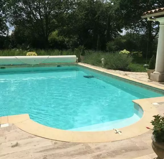 ベッドアンドブレックファースト Chambre D Hôte Couguiolet   Avec Piscine