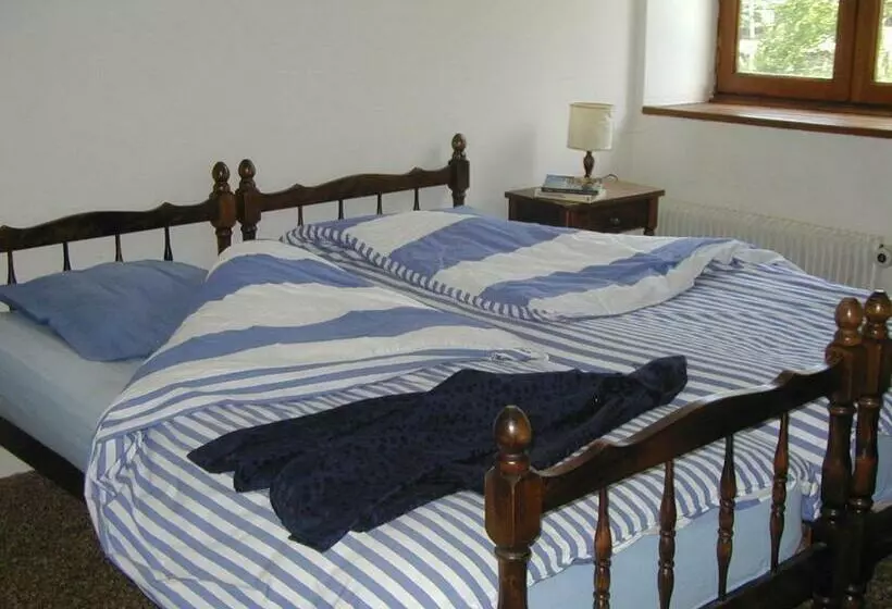 ベッドアンドブレックファースト La Fontaine Des Thiolles