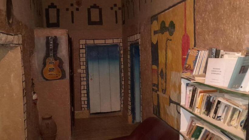 مبيت وإفطار Oasis Travel