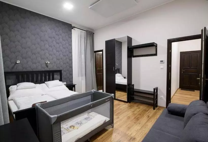 ベッドアンドブレックファースト Szobi Malomkert Fogadó