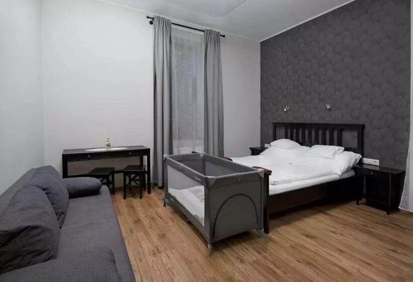 ベッドアンドブレックファースト Szobi Malomkert Fogadó