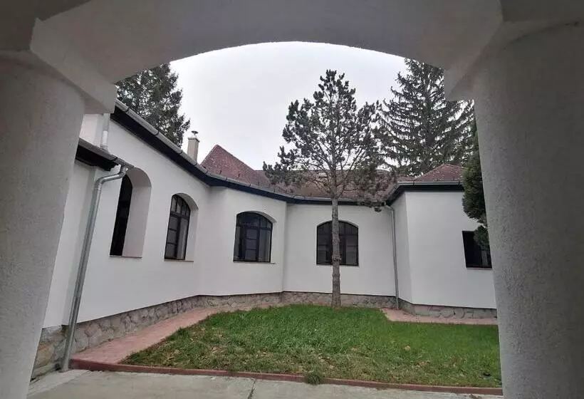 ベッドアンドブレックファースト Szobi Malomkert Fogadó