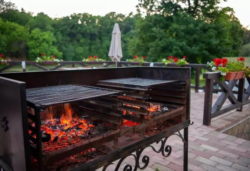 ベッドアンドブレックファースト Szobi Malomkert Fogadó