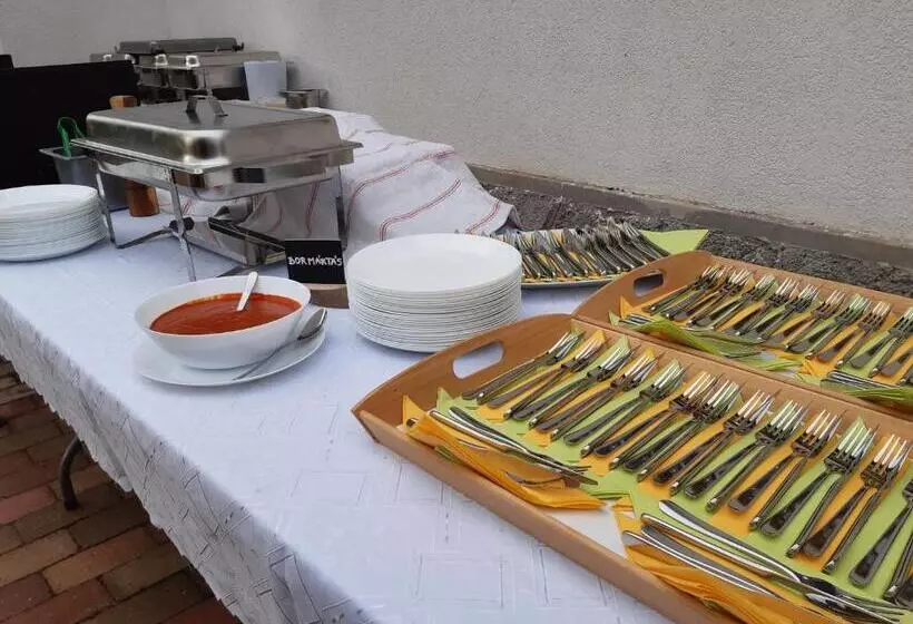 ベッドアンドブレックファースト Szobi Malomkert Fogadó