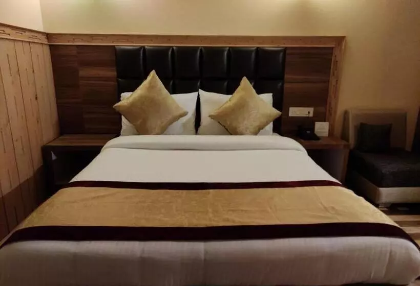 ホテル Golden Tashi Gakhil Resort