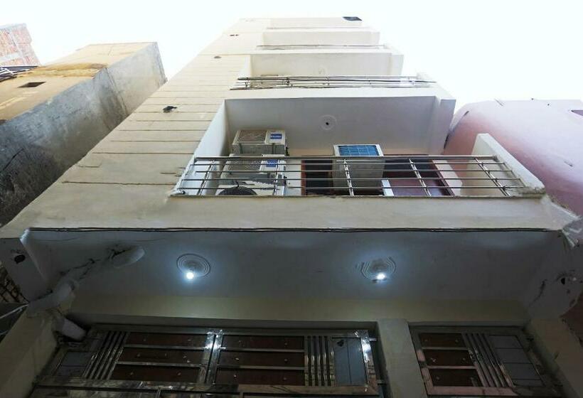 Отель Oyo 29386 Navodian Palace