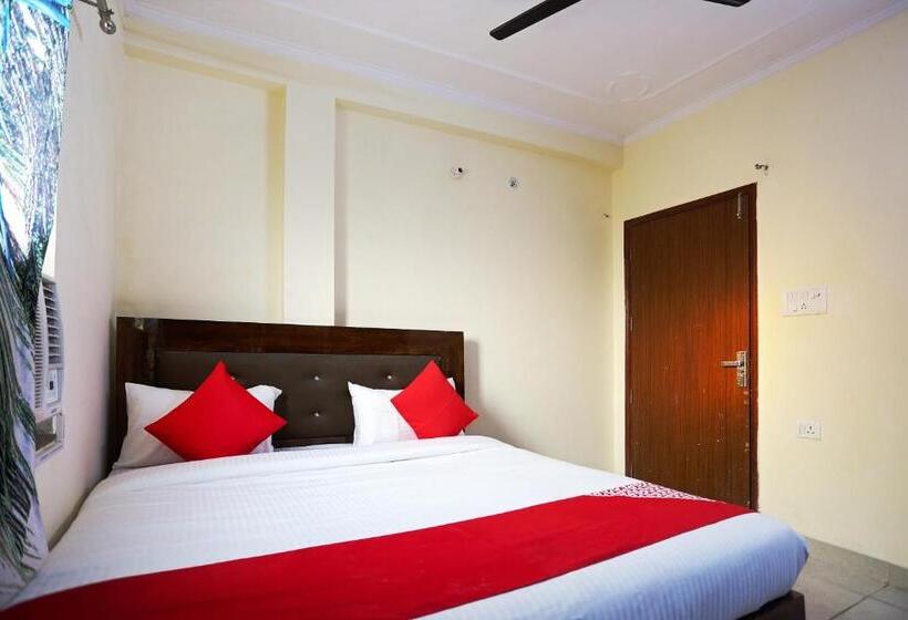 Отель Oyo 29386 Navodian Palace