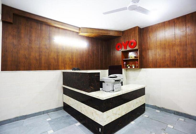 Отель Oyo 29386 Navodian Palace