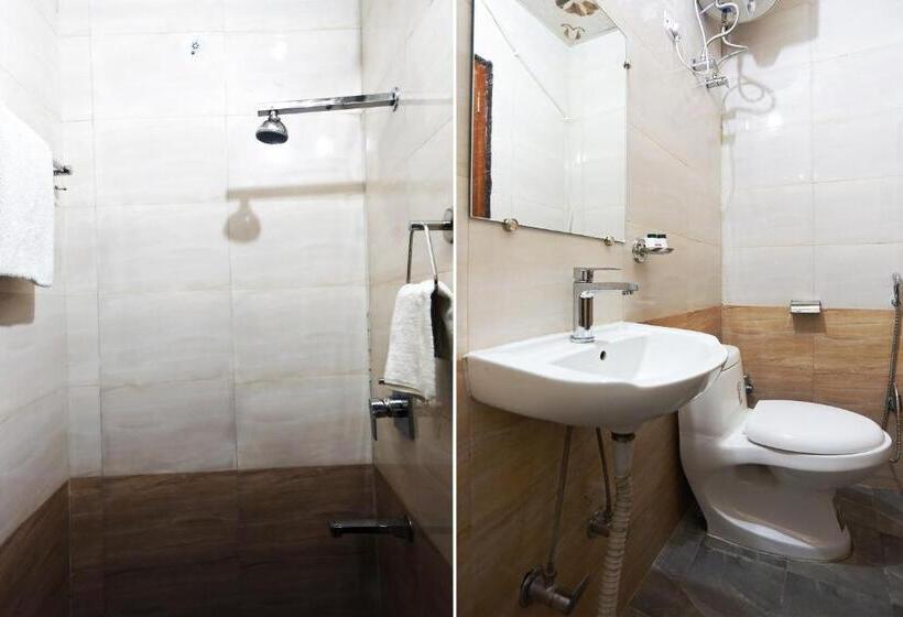 Отель Oyo 29386 Navodian Palace