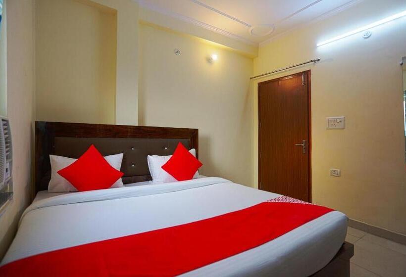 Отель Oyo 29386 Navodian Palace