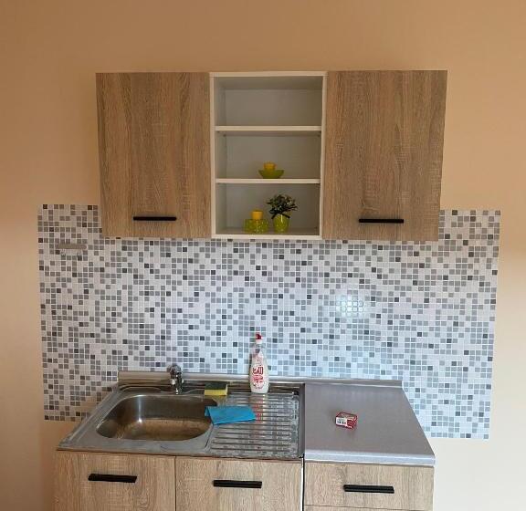 پانسیون стаи за гости маринови