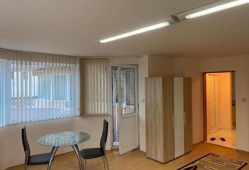 پانسیون стаи за гости маринови