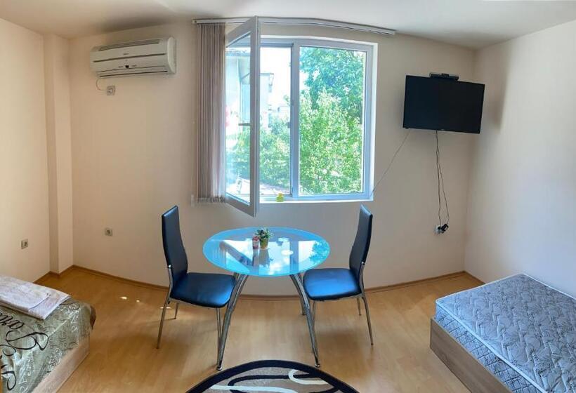 پانسیون стаи за гости маринови