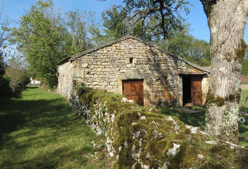 פנסיון A Deux Pas De St Cirq Lapopie, La Chambre Du Cocher Des Murets De L Isa