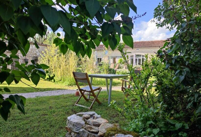 פנסיון A Deux Pas De St Cirq Lapopie, La Chambre Du Cocher Des Murets De L Isa