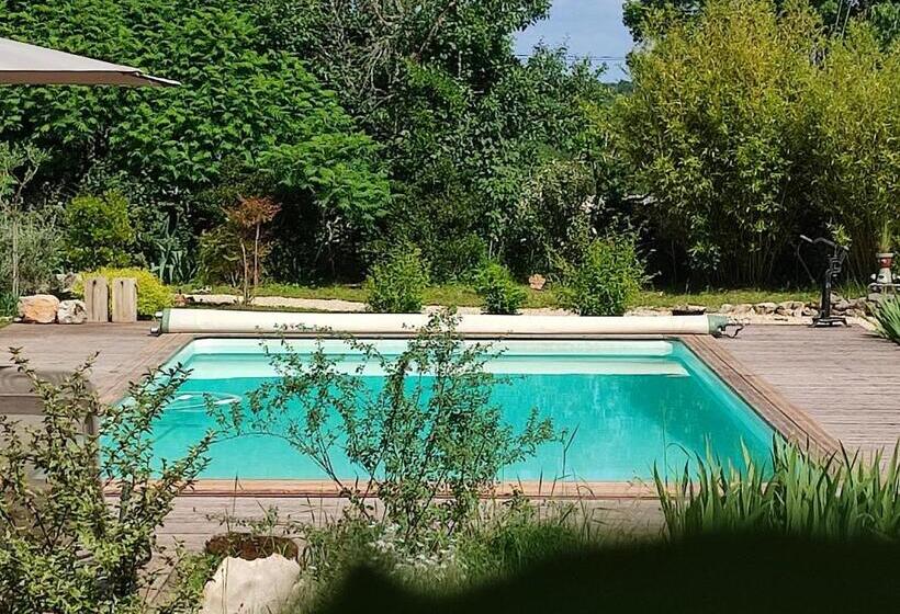 פנסיון A Deux Pas De St Cirq Lapopie, La Chambre Du Cocher Des Murets De L Isa