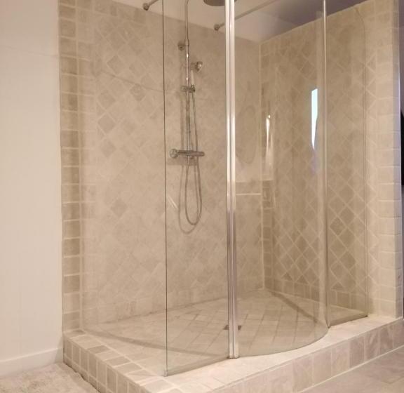 פנסיון A Deux Pas De St Cirq Lapopie, La Chambre Du Cocher Des Murets De L Isa