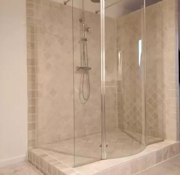 ペンション A Deux Pas De St Cirq Lapopie, La Chambre Du Cocher Des Murets De L Isa