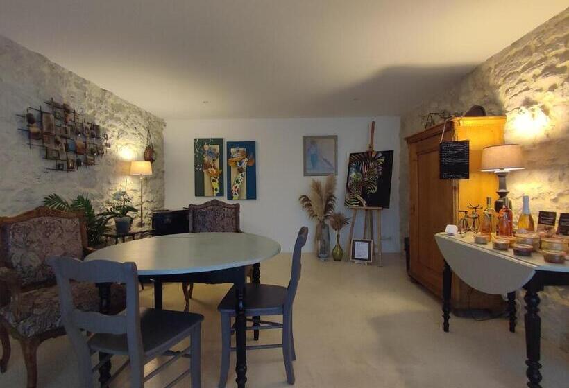 פנסיון A Deux Pas De St Cirq Lapopie, La Chambre Du Cocher Des Murets De L Isa