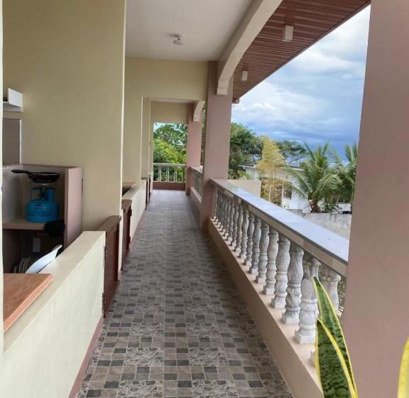 Auberge Hôtelière Kellocks Seaview Apartelle