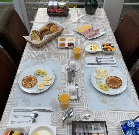 ベッドアンドブレックファースト At Marries