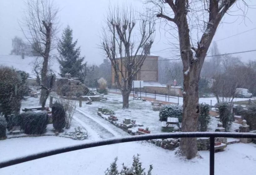 Aamiaismajoitus (B&B) Auberge De La Roque