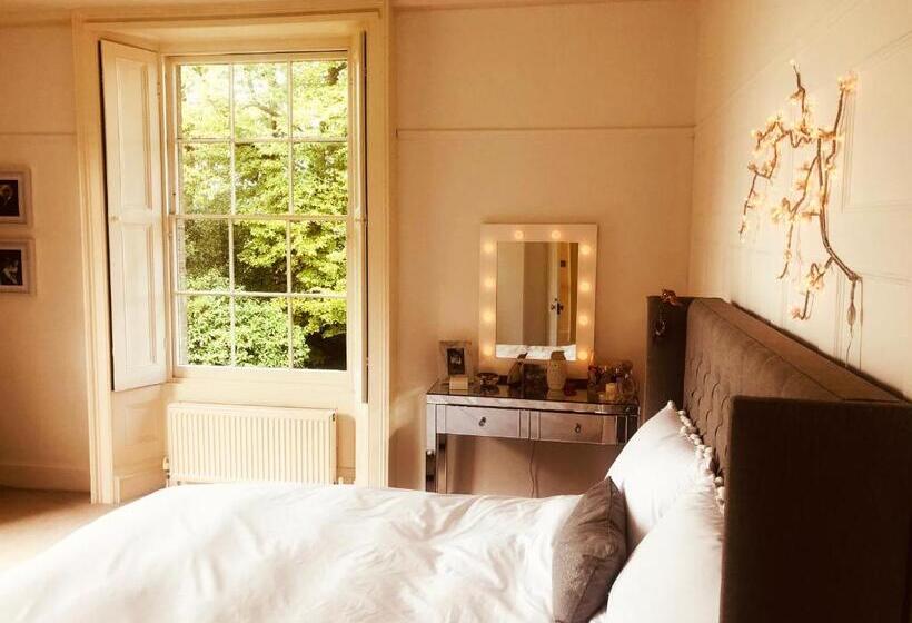 Bed and Breakfast Somerleyton Meadows   The Hideaway Hut & Hot Tub