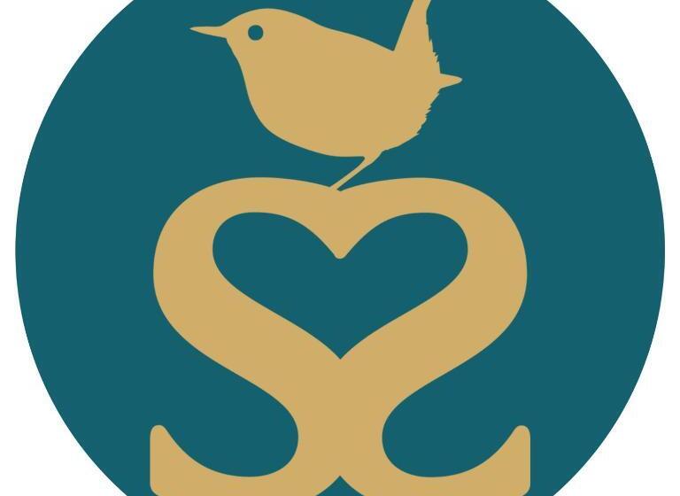 Bed and Breakfast Somerleyton Meadows   The Hideaway Hut & Hot Tub