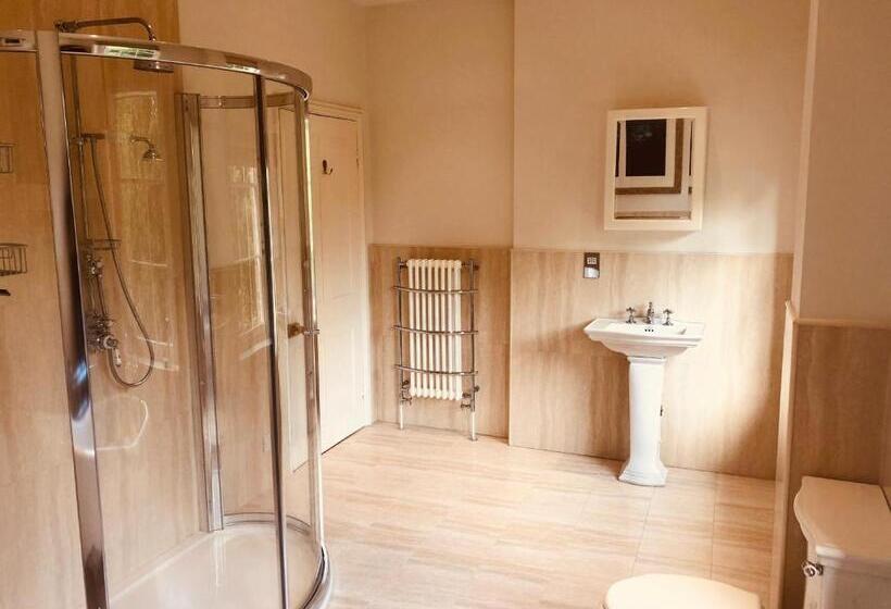 Bed and Breakfast Somerleyton Meadows   The Hideaway Hut & Hot Tub