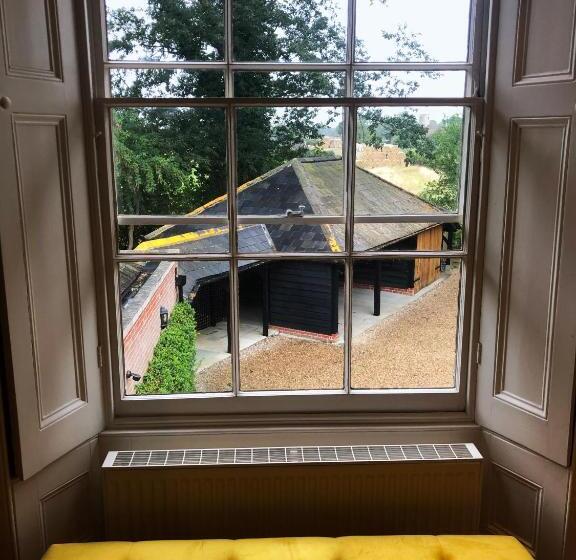 Bed and Breakfast Somerleyton Meadows   The Hideaway Hut & Hot Tub