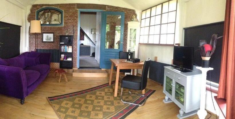 住宿加早餐 Vrijstaand Koetshuis Marron