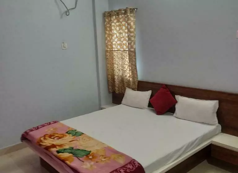 ホテル Adiraj Palace And Lodging