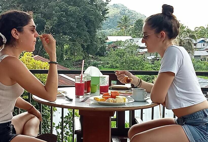 Отель Moni Mahalika