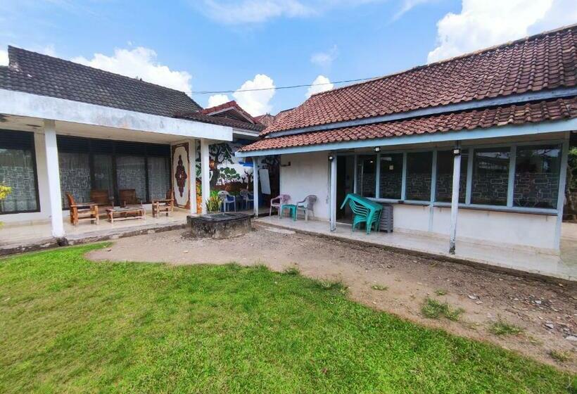 בית מלון כפרי Oyo 90691 Wisma Melati