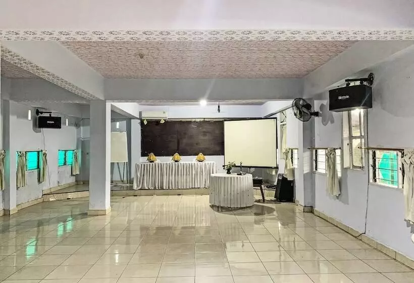 Hotelli Oyo 91757 Surya