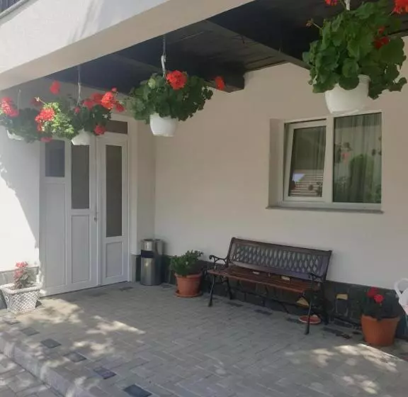 Pensió Casa Girbacea
