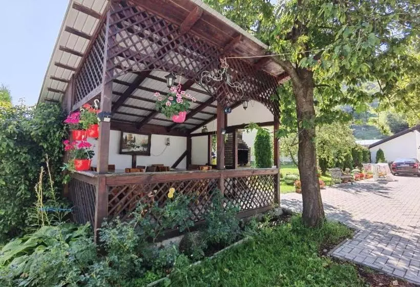 Pensió Casa Girbacea