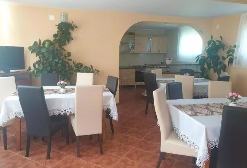 Pensió Casa Girbacea