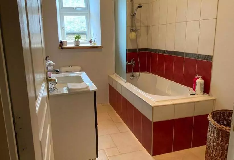 Welcoming And Peaceful Bed And Breakfast