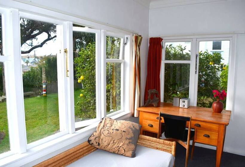 42b College House   Hostel