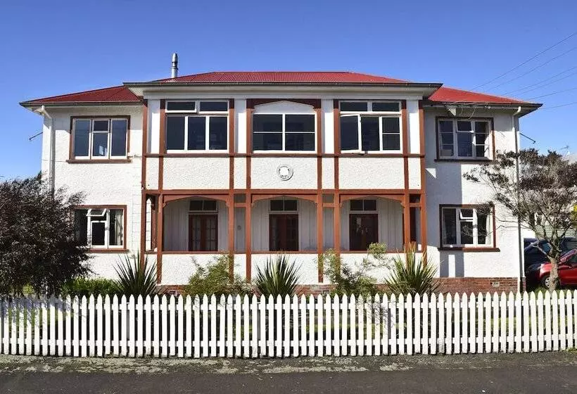 42b College House   Hostel